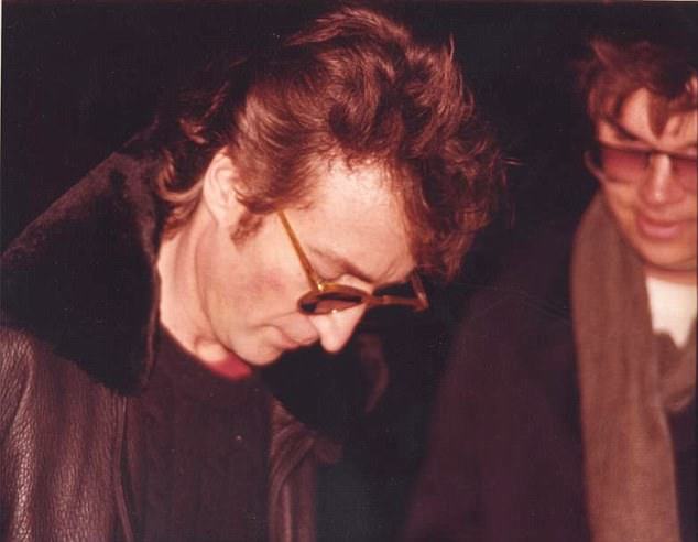 John LennonがMark Chapmanの為にサインした「Double Fantasy 