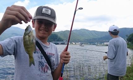 20190810-37-河口湖子供釣り教室白須でギル.JPG